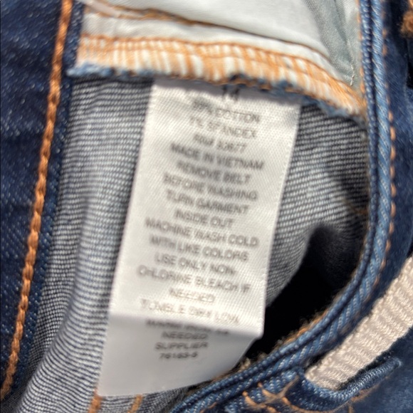 a.n.a. Mid-Rise Shortie Denim Short with Belt - size 14 NWT - Picture 6 of 6